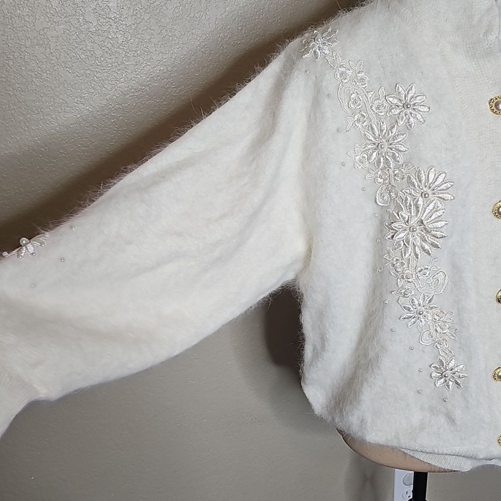 True Vintage 80s Angora Cream Sweater Cardigan 3D Floral, Pearl Gold Buttons - Picture 6 of 12